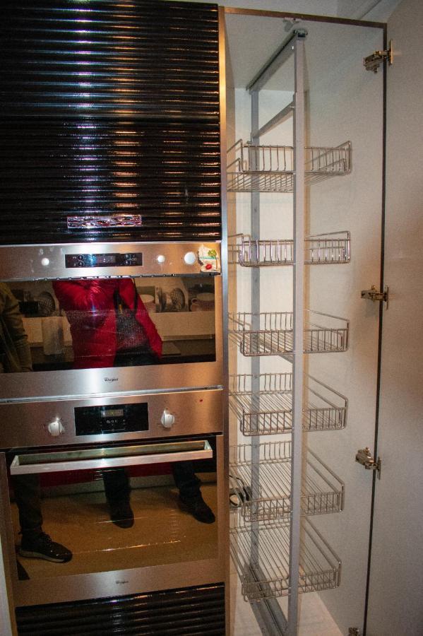 Апартаменты Apartament Valcea Рымнику-Вылча Экстерьер фото