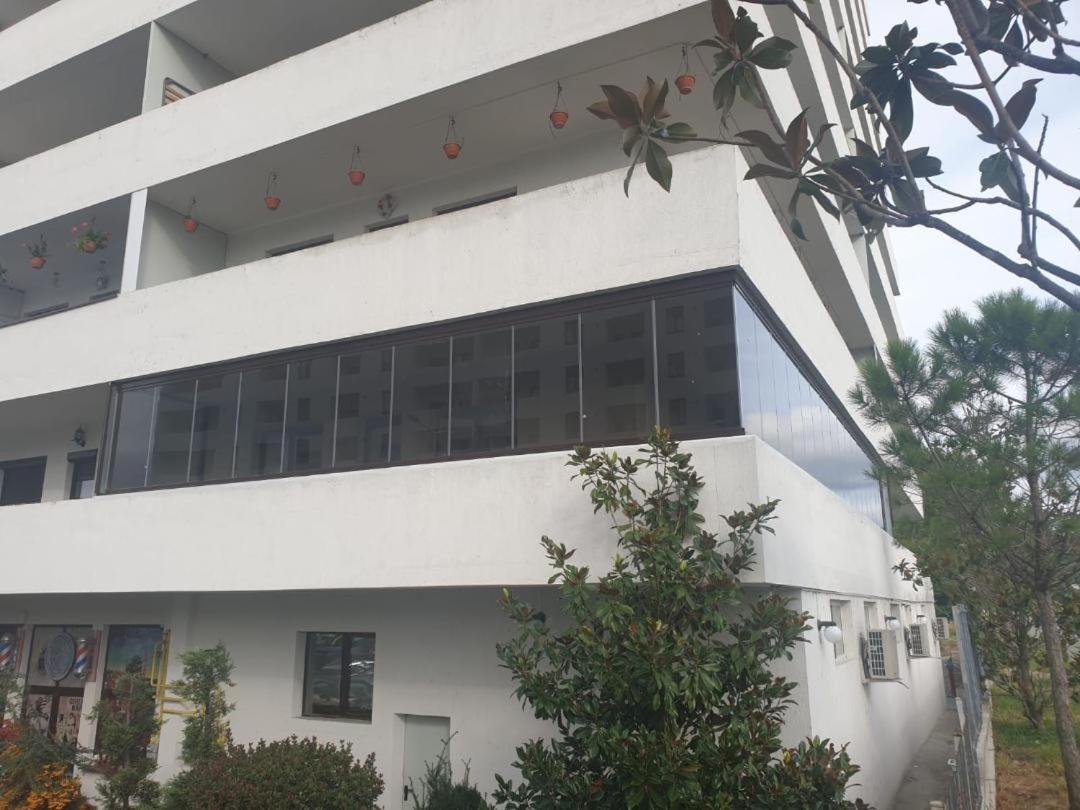 Апартаменты Apartament Valcea Рымнику-Вылча Экстерьер фото